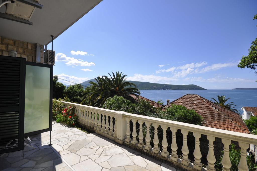 Garni Hotel Bokeska Noc Herceg Novi Esterno foto