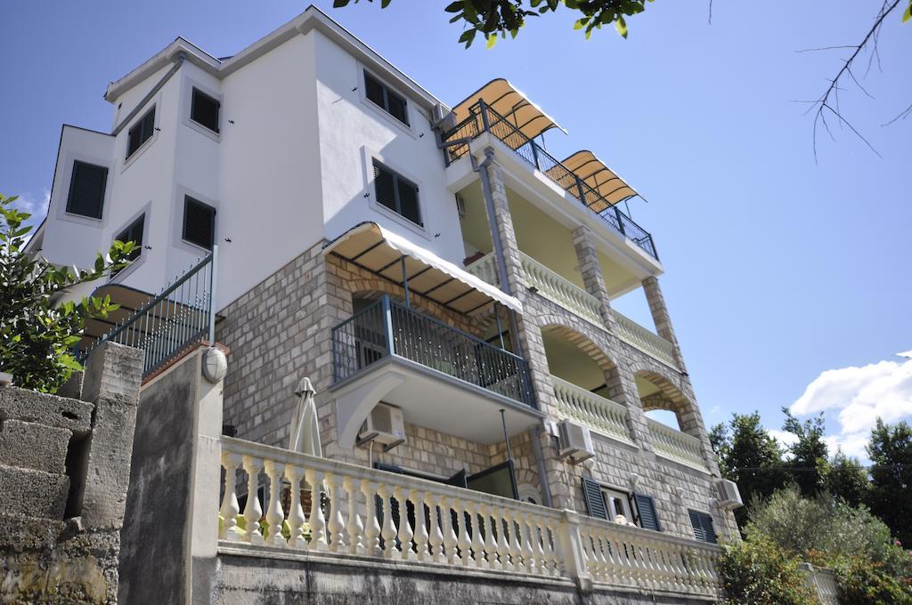 Garni Hotel Bokeska Noc Herceg Novi Esterno foto
