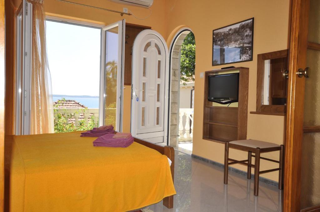 Garni Hotel Bokeska Noc Herceg Novi Esterno foto