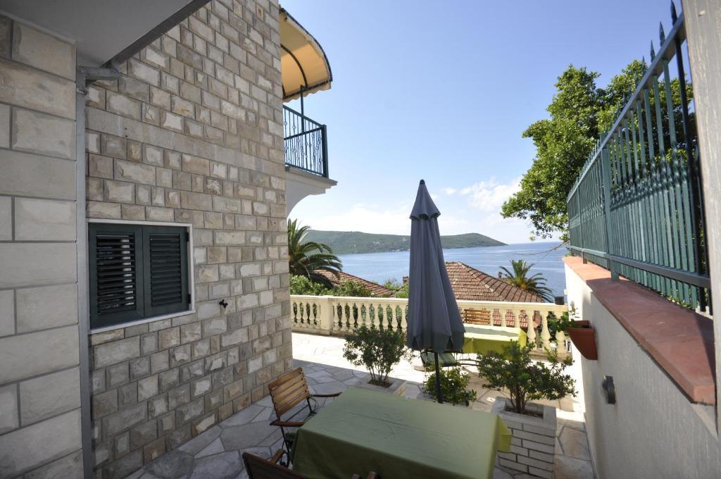 Garni Hotel Bokeska Noc Herceg Novi Esterno foto