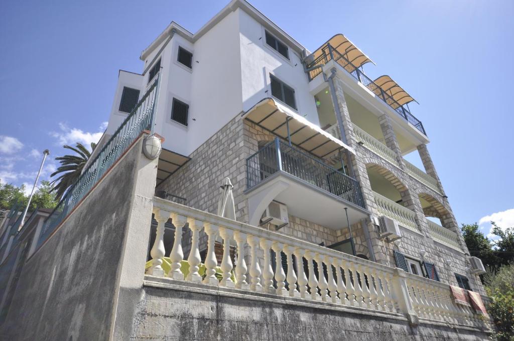 Garni Hotel Bokeska Noc Herceg Novi Esterno foto