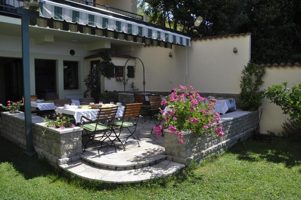 Garni Hotel Bokeska Noc Herceg Novi Esterno foto