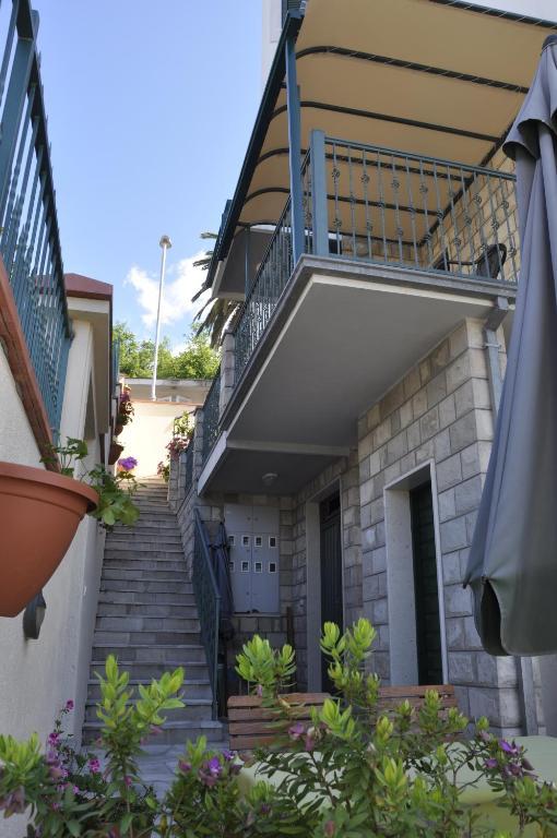 Garni Hotel Bokeska Noc Herceg Novi Esterno foto