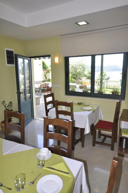 Garni Hotel Bokeska Noc Herceg Novi Esterno foto
