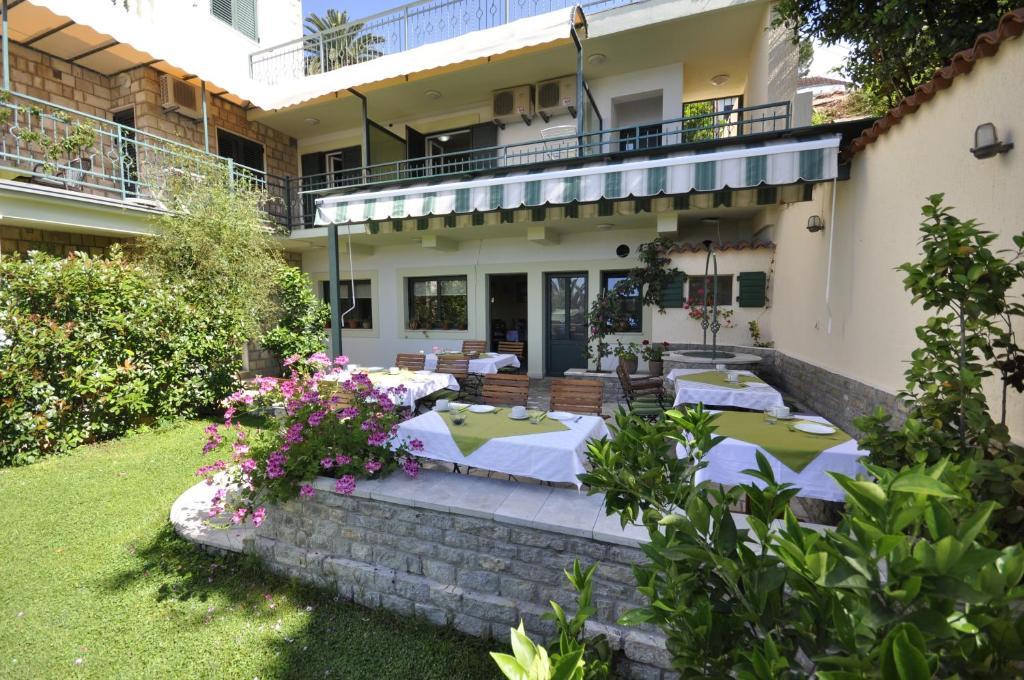 Garni Hotel Bokeska Noc Herceg Novi Esterno foto