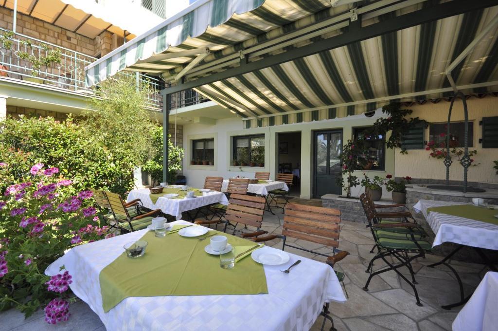 Garni Hotel Bokeska Noc Herceg Novi Esterno foto