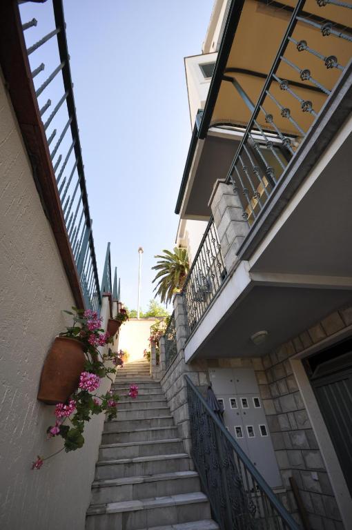 Garni Hotel Bokeska Noc Herceg Novi Esterno foto
