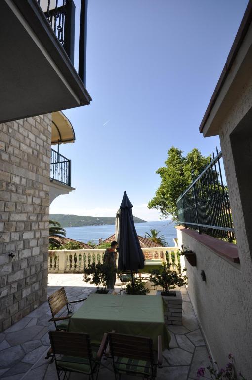 Garni Hotel Bokeska Noc Herceg Novi Esterno foto