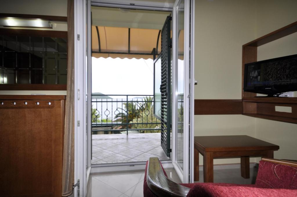 Garni Hotel Bokeska Noc Herceg Novi Esterno foto