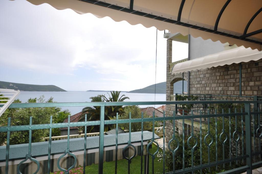 Garni Hotel Bokeska Noc Herceg Novi Esterno foto