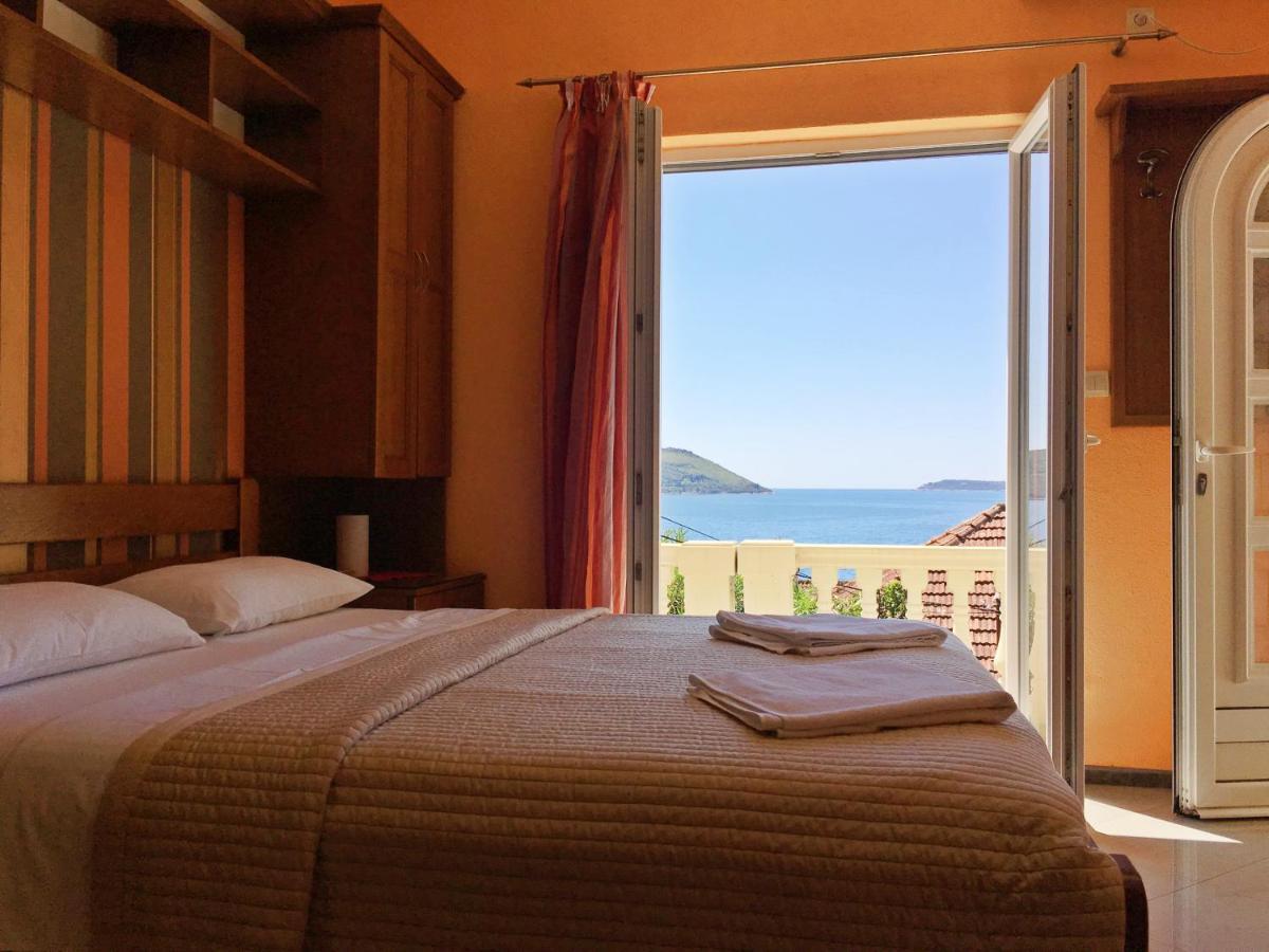 Garni Hotel Bokeska Noc Herceg Novi Esterno foto