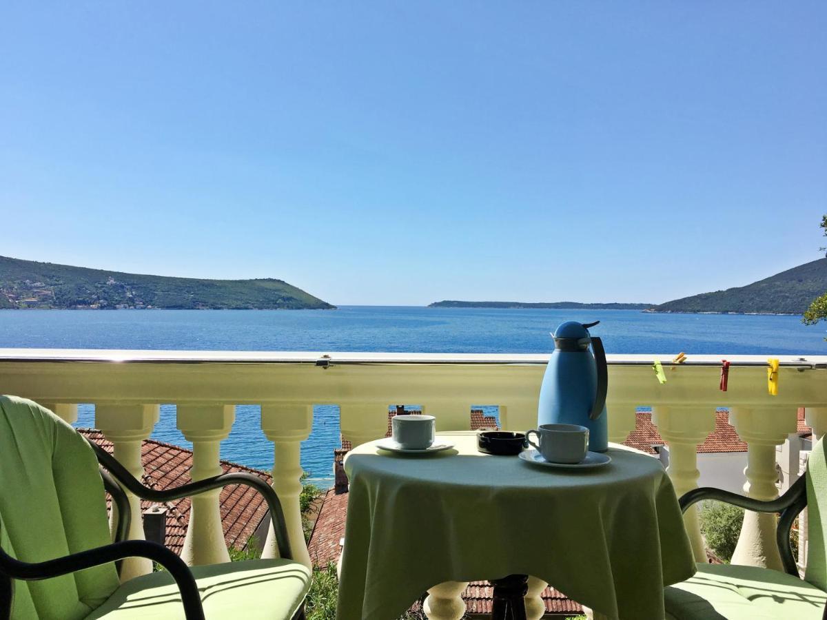 Garni Hotel Bokeska Noc Herceg Novi Esterno foto